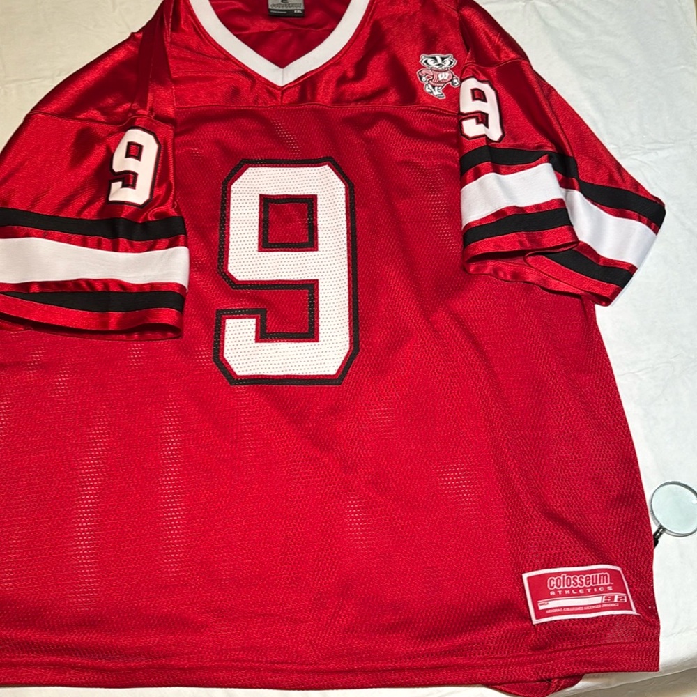 Man, XXL, red Wisconsin, Colosseum jersey.